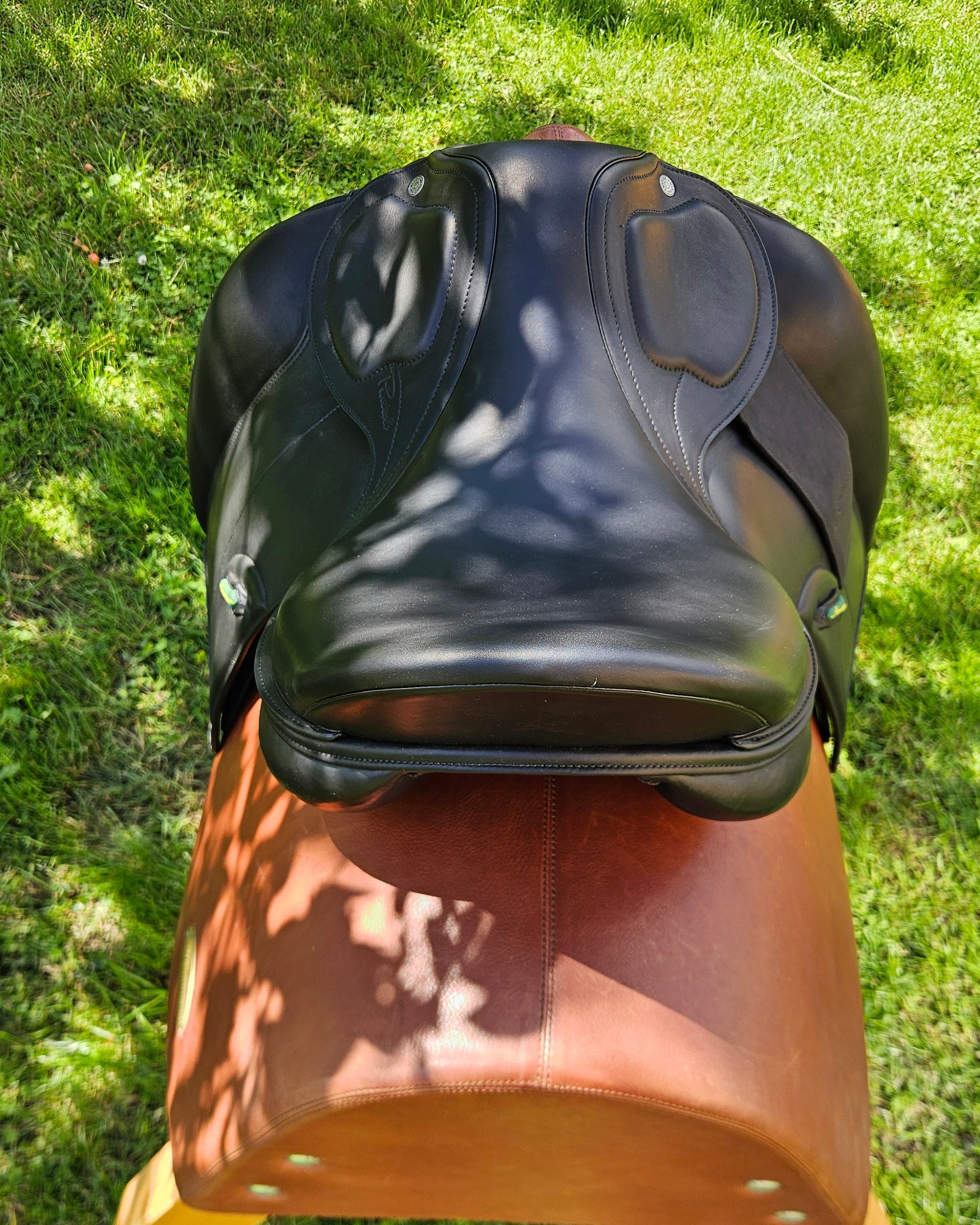 Amerigo HC Dressage 17,5" - černá - testační