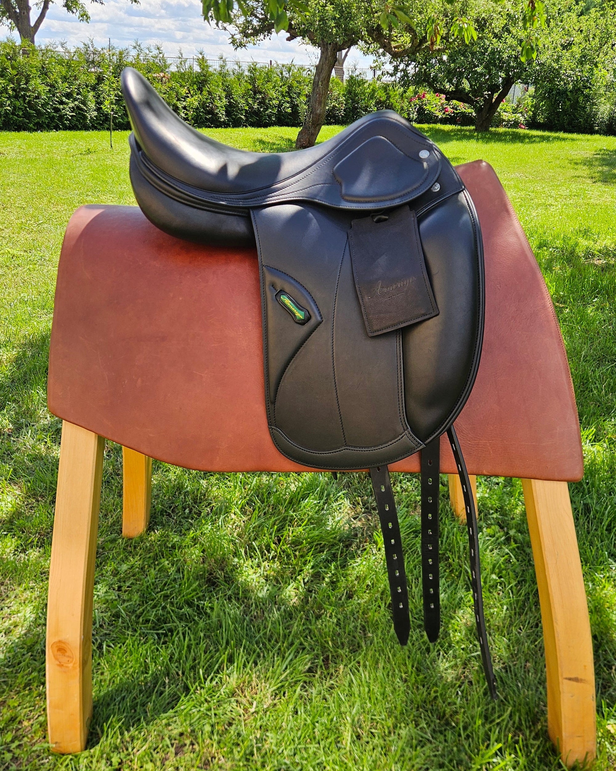 Amerigo HC Dressage 17,5" - černá - testační